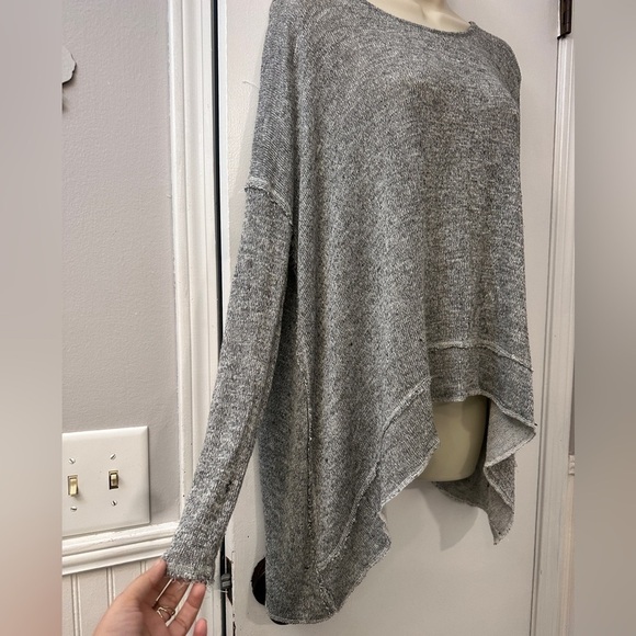 Free People/ We The Free Women’s Gray Asymmetrical Oversized Knit Top, Size XS - Picture 3 of 10